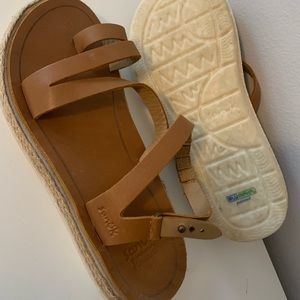 Sanuk Nude Sandals like new size 7